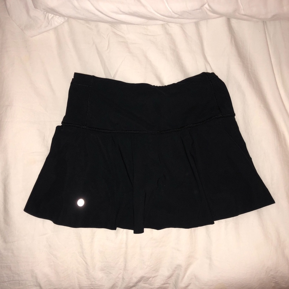 black lululemon skirt